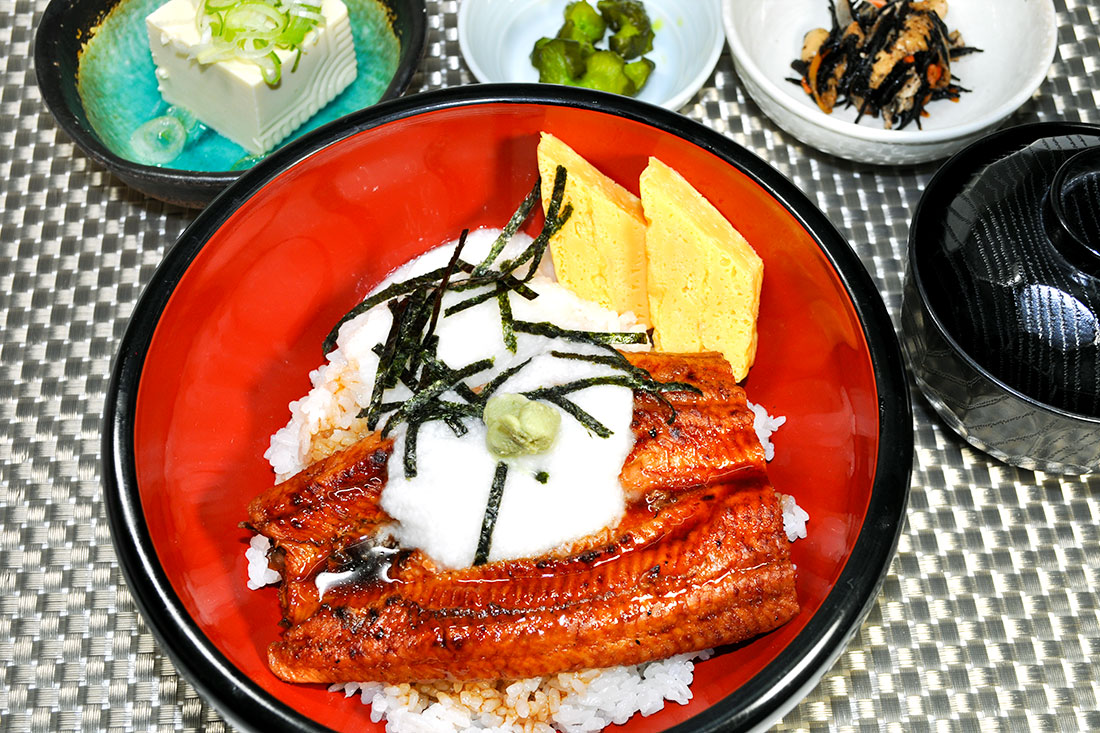 鰻とろ丼